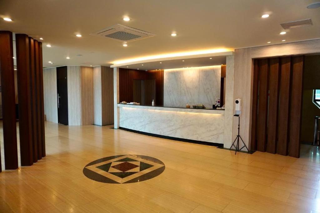 Emerald Hotel Jeju Exterior foto