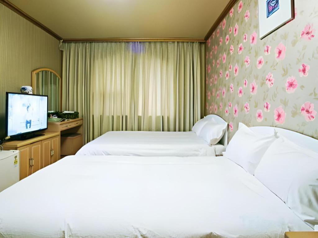 Emerald Hotel Jeju Exterior foto