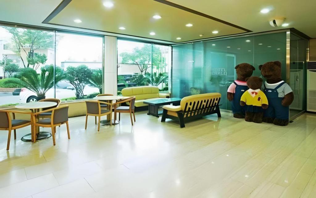 Emerald Hotel Jeju Exterior foto