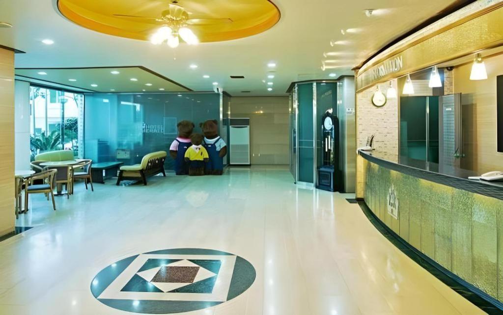 Emerald Hotel Jeju Exterior foto